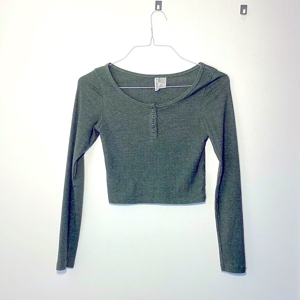 Woman’s Fitted Crop Long-sleeve